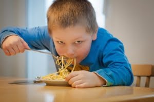 Hulpeloosheid droog knoop Ontwikkeling van kind van 7 jaar, steeds zelfstandiger