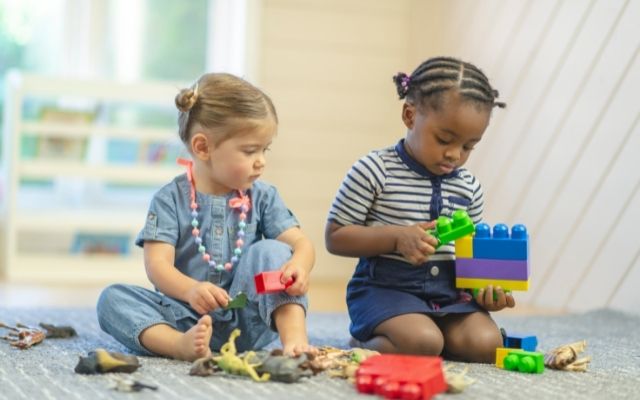 Samen Spelen Is Iets Wat Peuters Al Doende Ontwikkelen