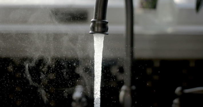 Hoe veilig is jouw kraanwater voor je kinderen