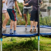 Waarom een trampoline een schot in de roos is voor actieve kinderen