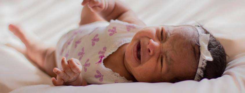De 7 onverwachte signalen dat je baby ongemak heeft (die niets met huilen te maken hebben)