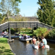 Met de kinderen naar Giethoorn voor een geslaagd gezinsuitje Met de kinderen naar Giethoorn voor een geslaagd gezinsuitje