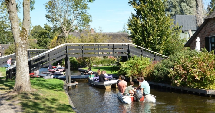Met de kinderen naar Giethoorn voor een geslaagd gezinsuitje